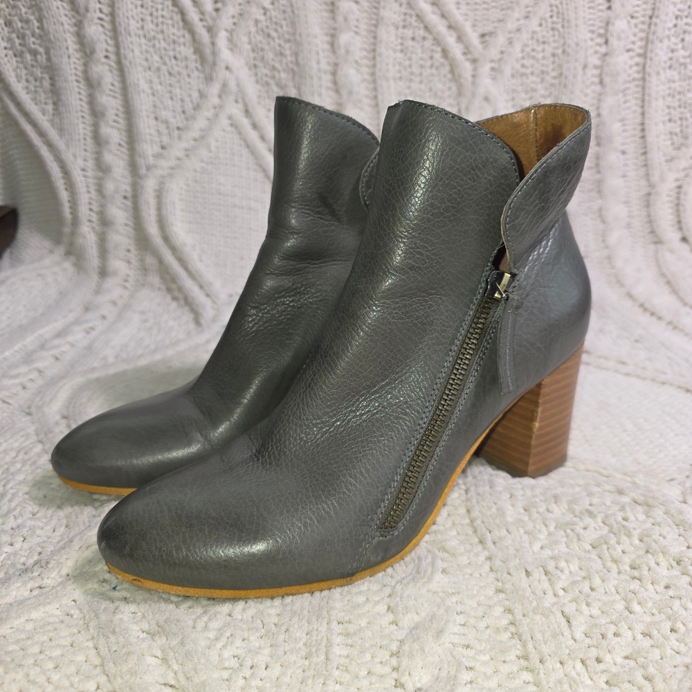 Silent D Uriah Ankle Boots Gray Pebbled Leather Side Diagonal Zips Women 39 8